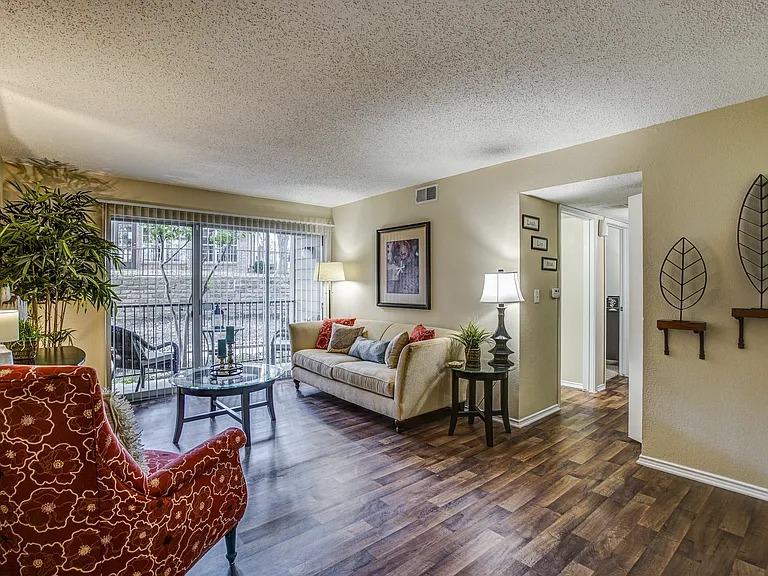 Creekside at Pear Ridge Apartments — Photo 9