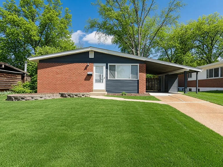 720 Jamaica Pl — Photo 1