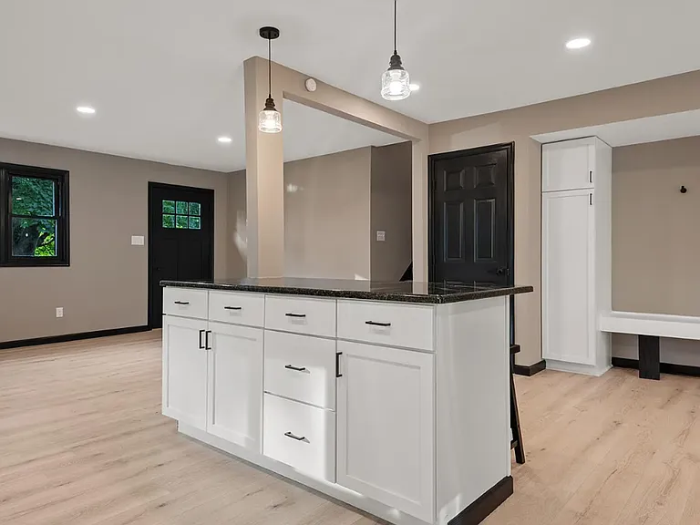 2175 Gale Dr — Photo 11