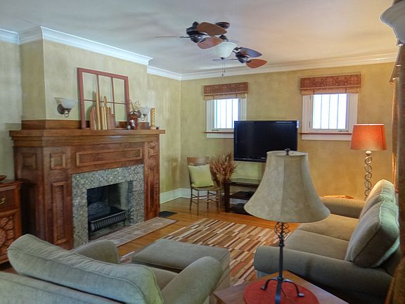 Living room 23-1/2 x 13