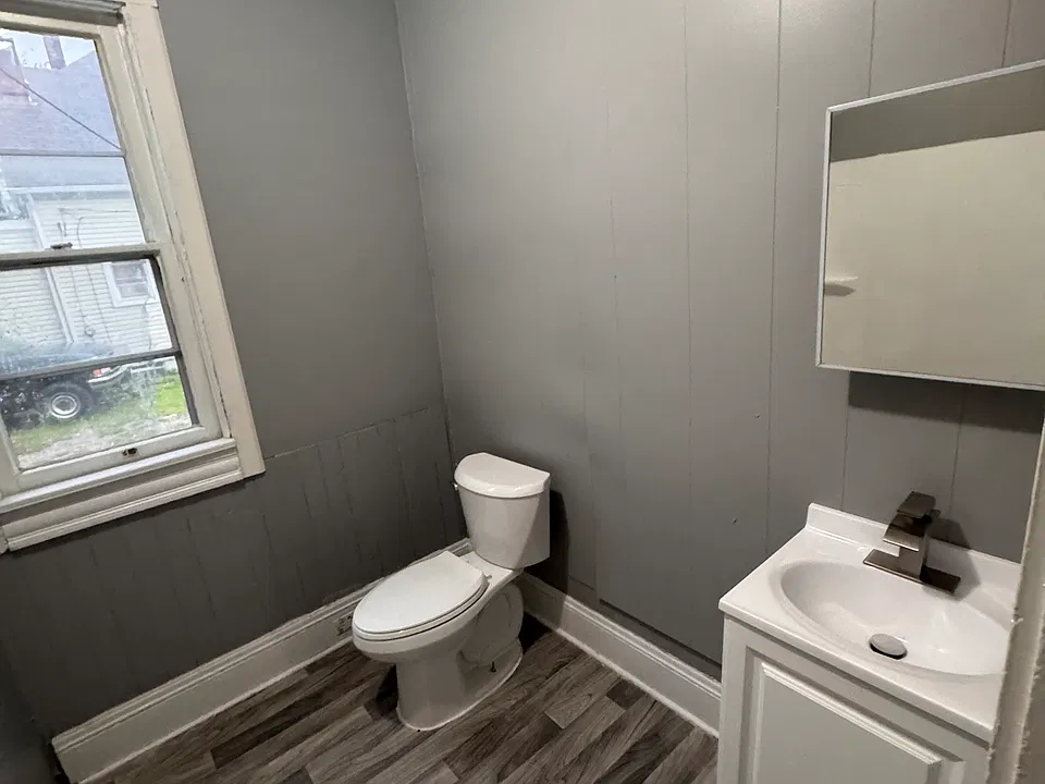 903 Ida Ave #1