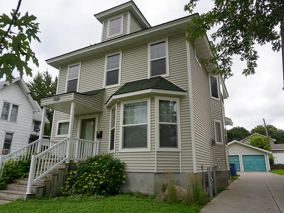 1020 14th Ave SE