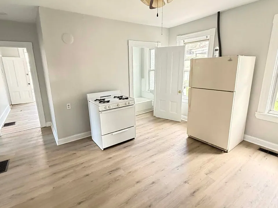 61 Wilson Ave #2