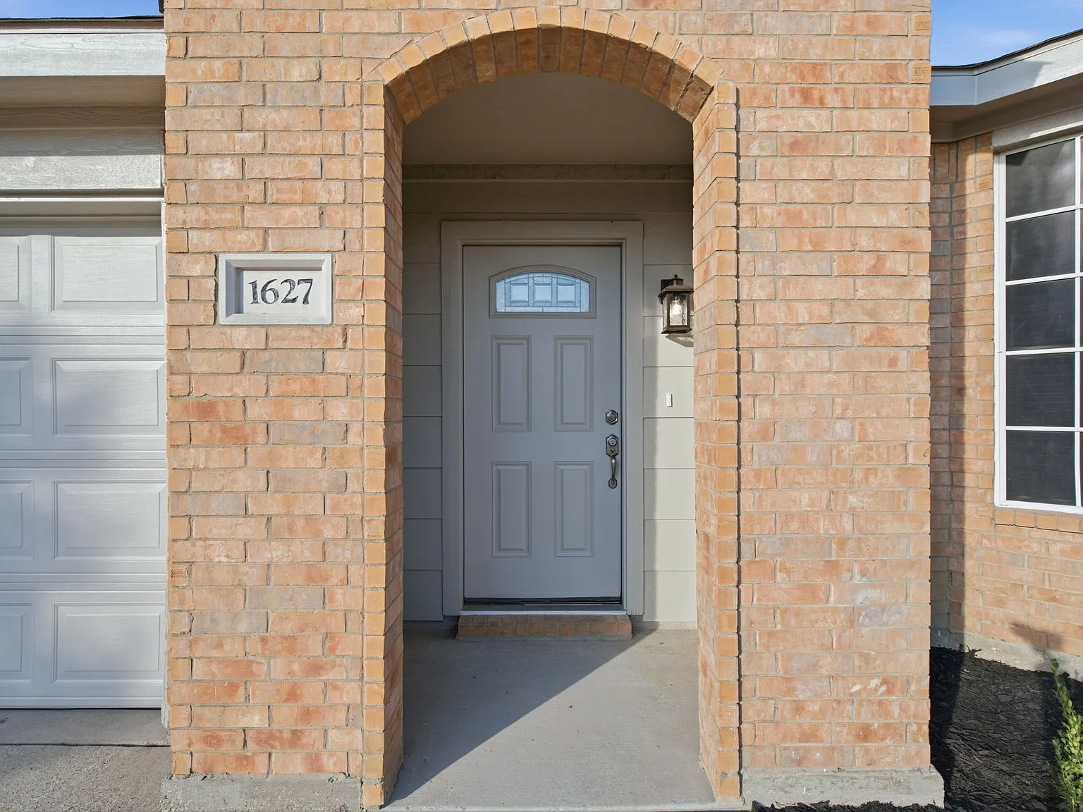 3 bed, 1689 sqft, $2,100 — Photo 4