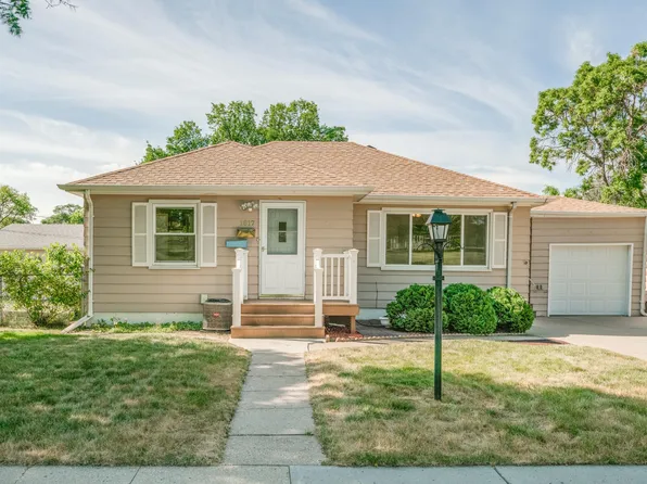 1817 E East Ave, Bismarck, ND 58501