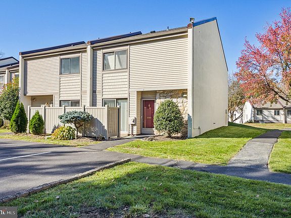 2nd image of 37 Twin Brooks Dr