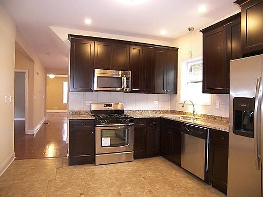 5th image of 8430 S Oglesby Ave
