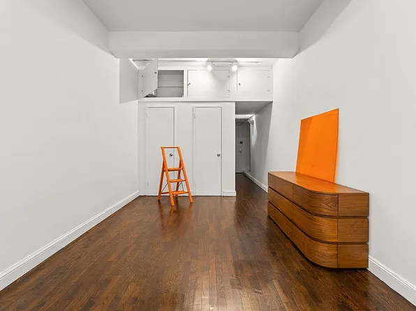 180 Thompson St, New York, NY 10012