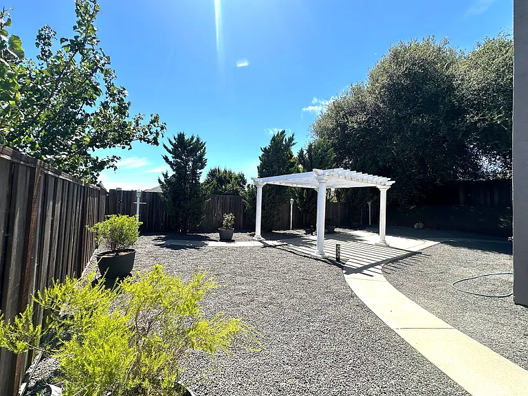 528 Fuchsia Dr — Photo 3