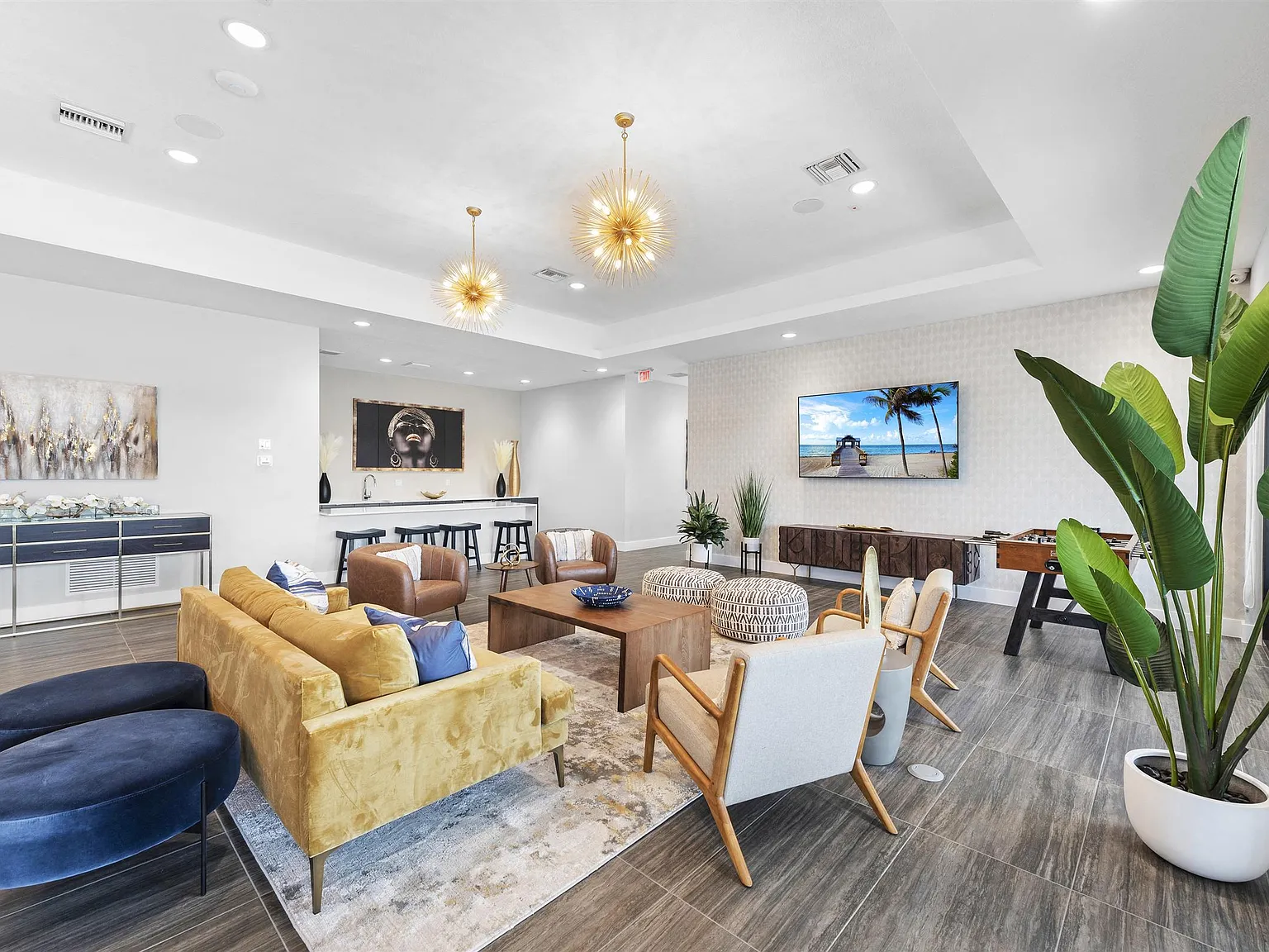 Vista Lago Apartments — Photo 2