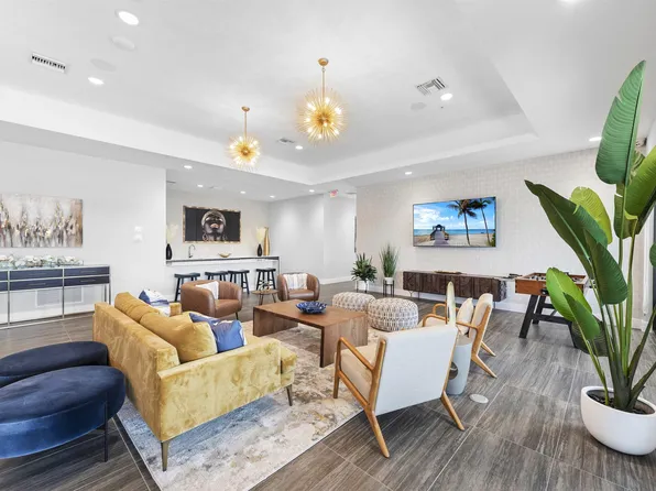 Vista Lago Apartments