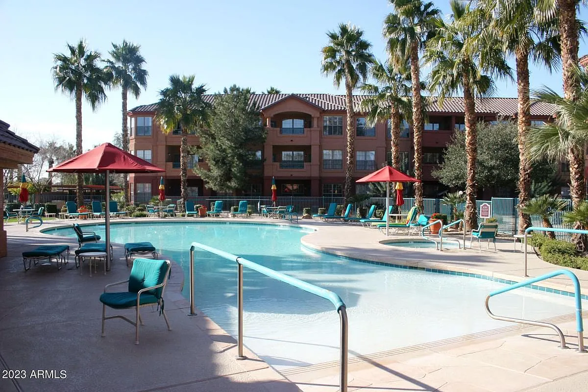 2 bed, 1.5 bath, 928 sqft, $2,800 — Photo 1