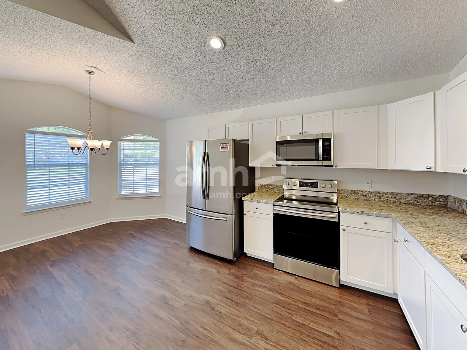 3 bed, 2.0 bath, 1678 sqft, $2,405 — Photo 3