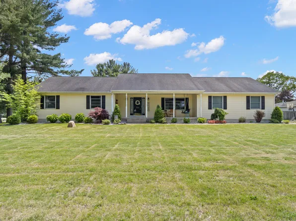 617 Ramsey Ln, Pleasant Lake, MI 49272