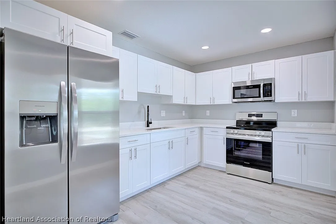 3 bed, 2.0 bath, 1025 sqft, $1,650 — Photo 4