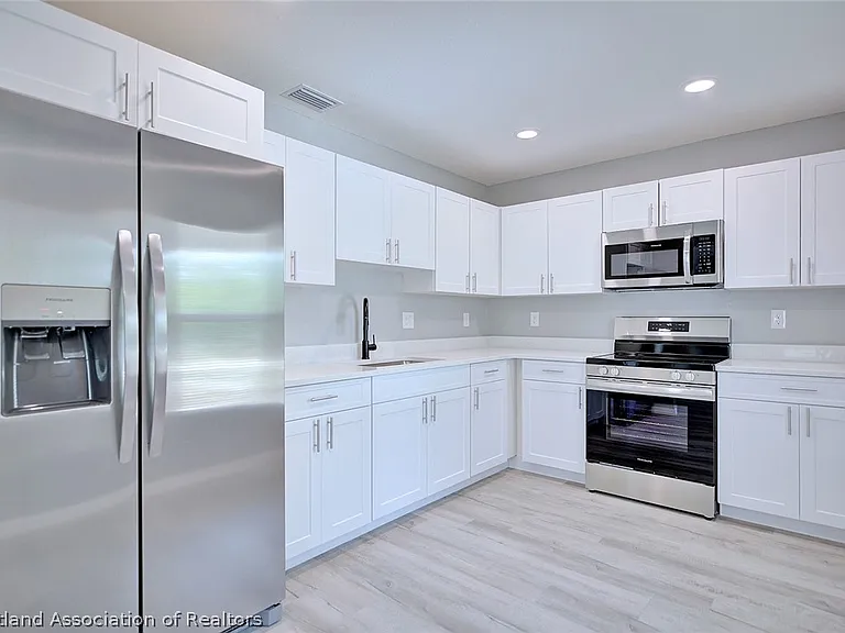 544 Vanguard Ave NW — Photo 4