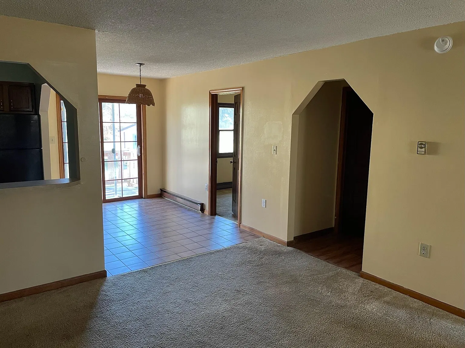 2 bed, 1000 sqft, $1,595 — Photo 2