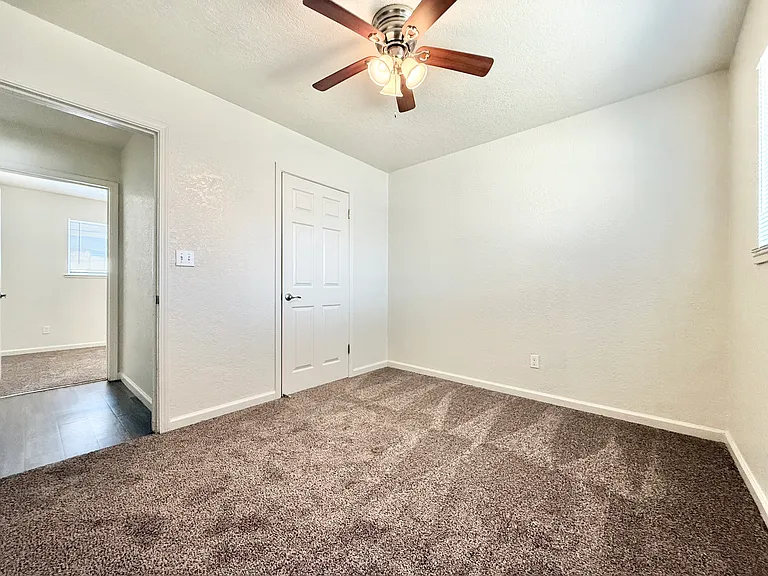 714 S Sequoia Ave — Photo 6