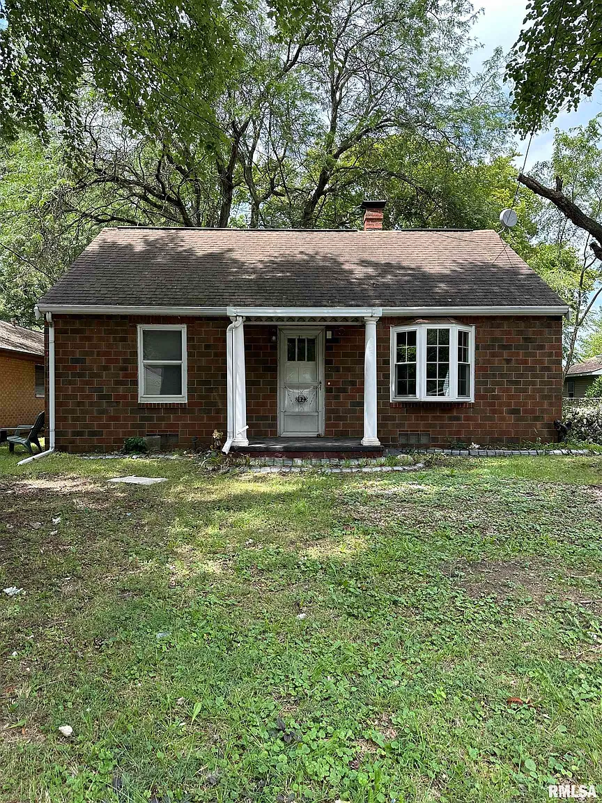 2023 S Elizabeth St photo 1