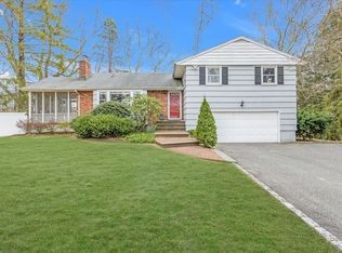 80 Cove Rd, Huntington, NY 11743