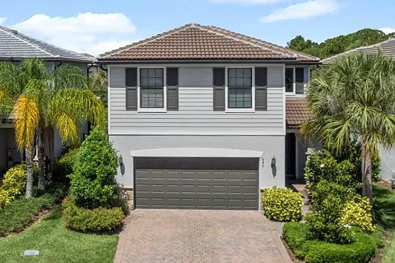 640 SE Monet Dr — Photo 1