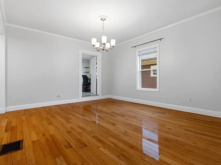 7 Pine St #2 — Photo 4