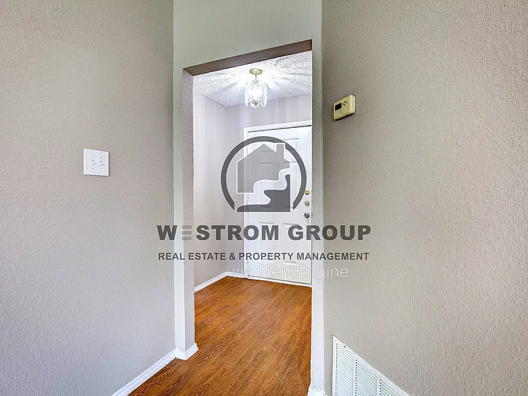 2363 Laurelhill Ln — Photo 2