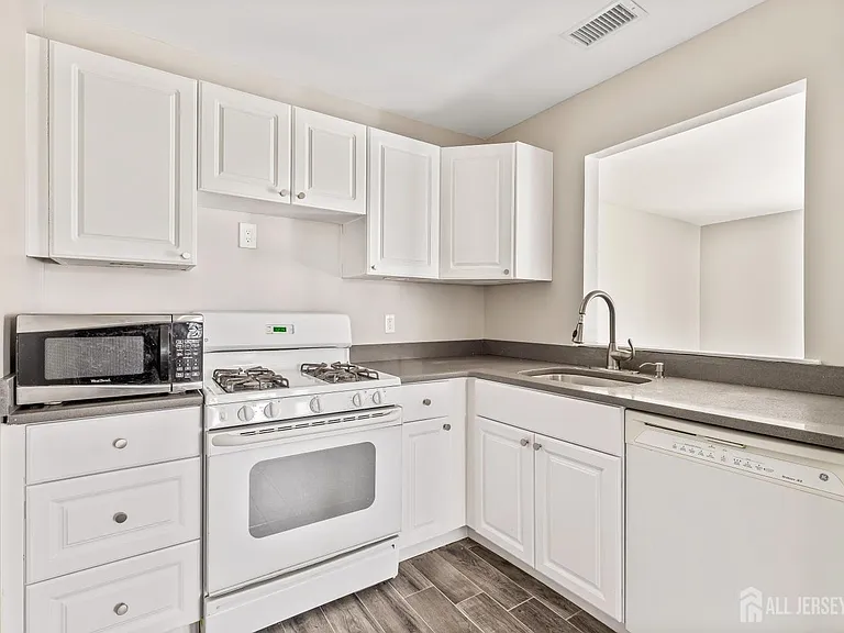 2301 Bayhead Dr — Photo 9