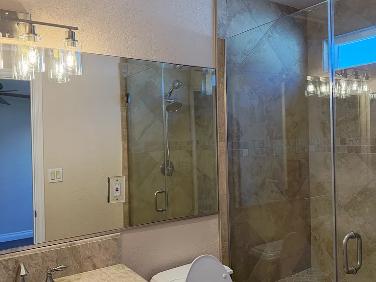 En-suite bathroom. (1 out of 2 bathrooms)