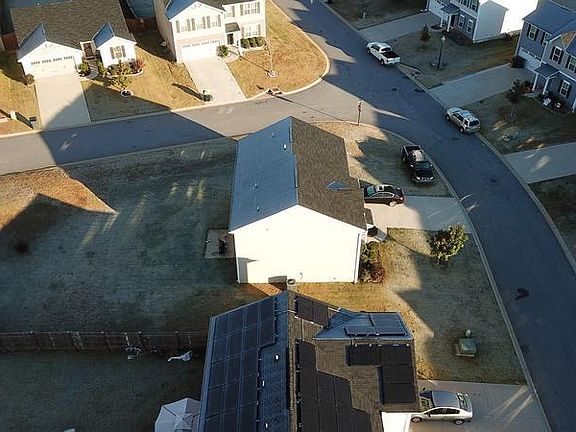 3rd image of 133 Castlebrook Dr