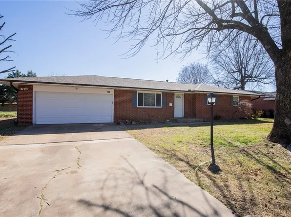 703 Dyer St, Springdale, AR 72762
