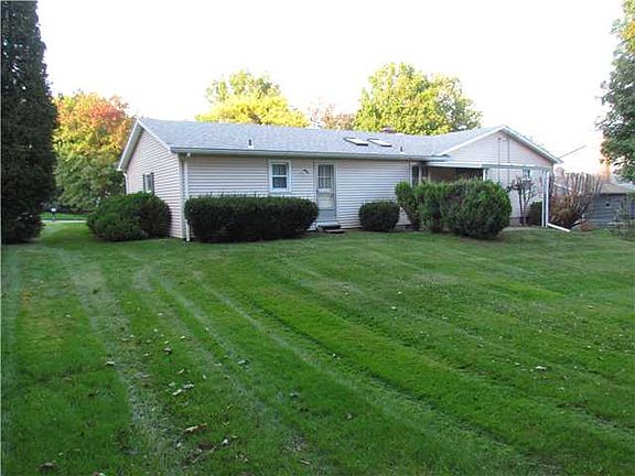 3rd image of 11 Parkland Dr