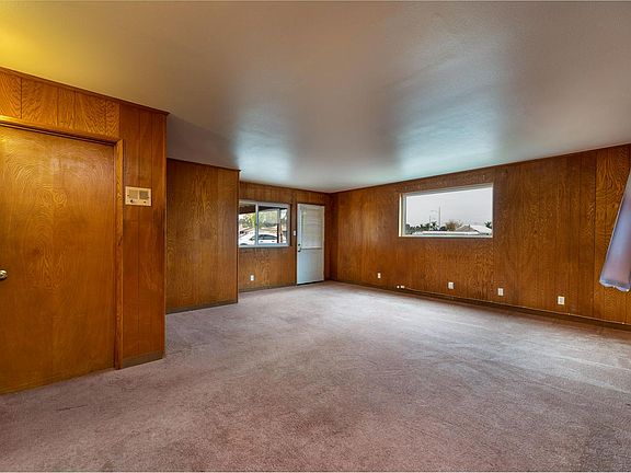 4th image of 646 Bard Ave
