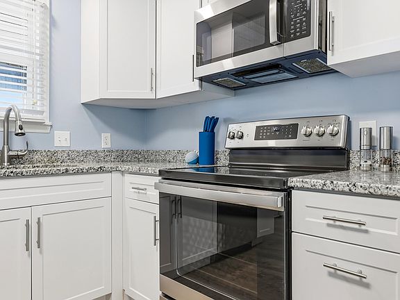 5th image of 2001 Spring St. #H2