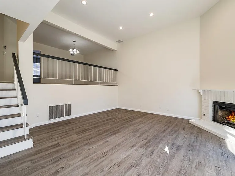 5800 Owensmouth Ave #14 — Photo 3