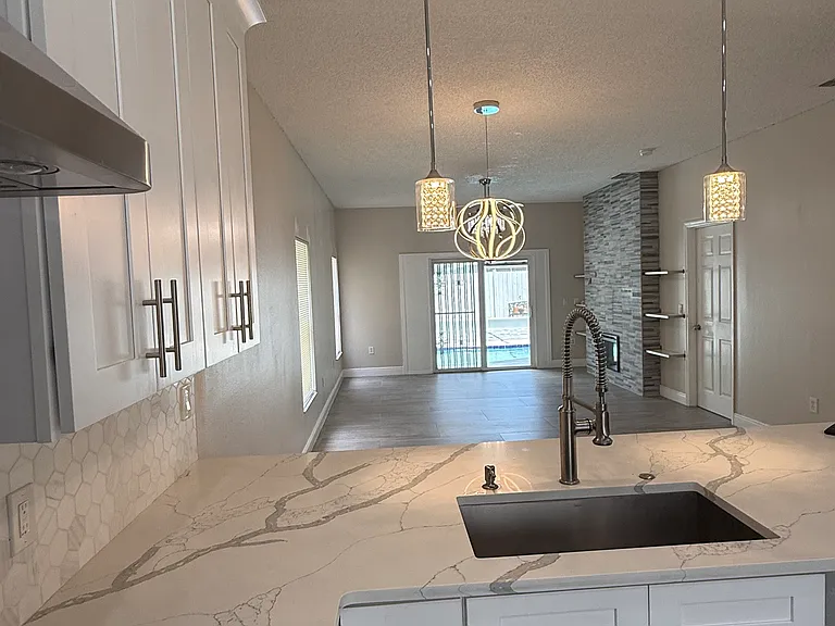 13305 Greenpointe Dr — Photo 5