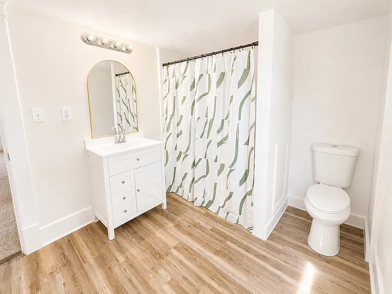 180 Marion St — Photo 8
