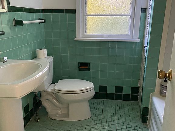 4th image of 3452 Meadowbrook Blvd