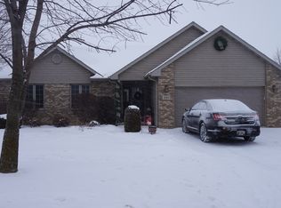 331 E Butler Ave, Grant Park, IL 60940