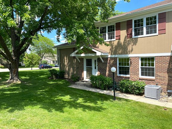 2nd image of 414 Ashwood Ct #414