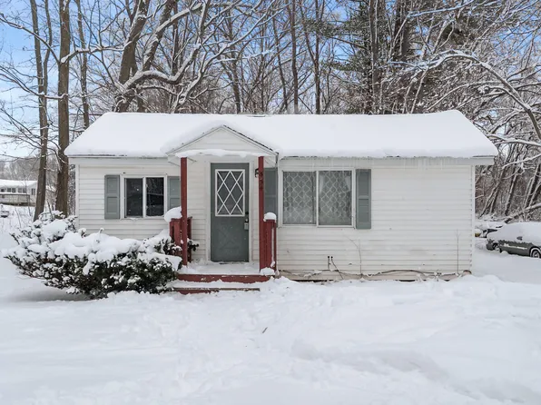 654 Vernon St, Allegan, MI 49010