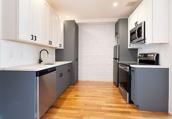 3rd image of 476 Irving Ave Floor 2