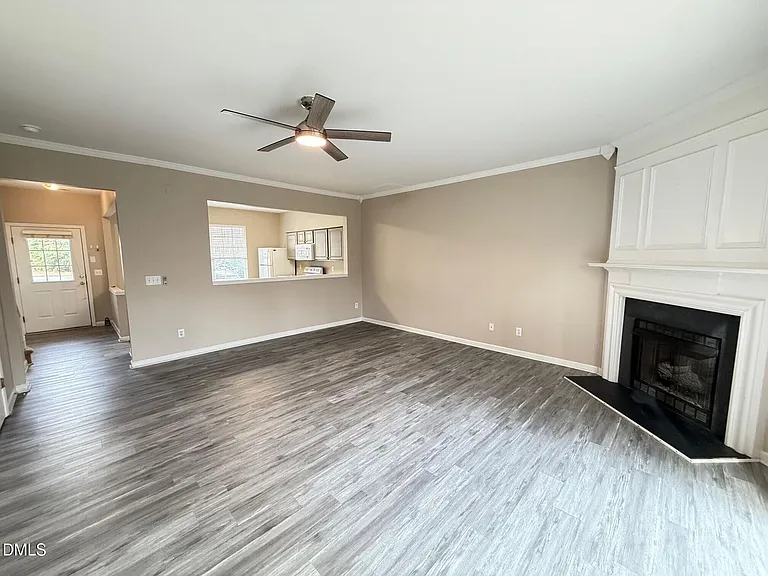 412 Canyon Lake Cir — Photo 7