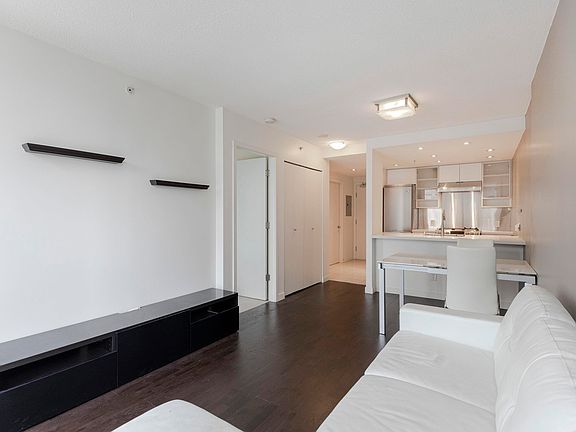 4th image of 939 Expo Blvd #809