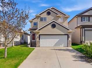 11 NW Somerglen Pl SW, Calgary, AB T2Y 3L5