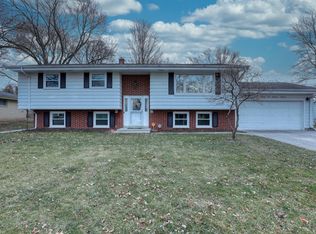 2033 Laura Ln, Waukesha, WI 53186