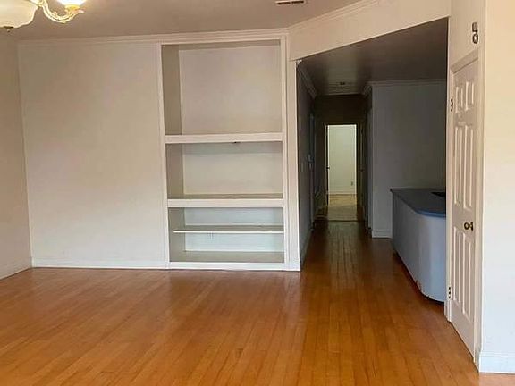 4th image of 515 Anza St
