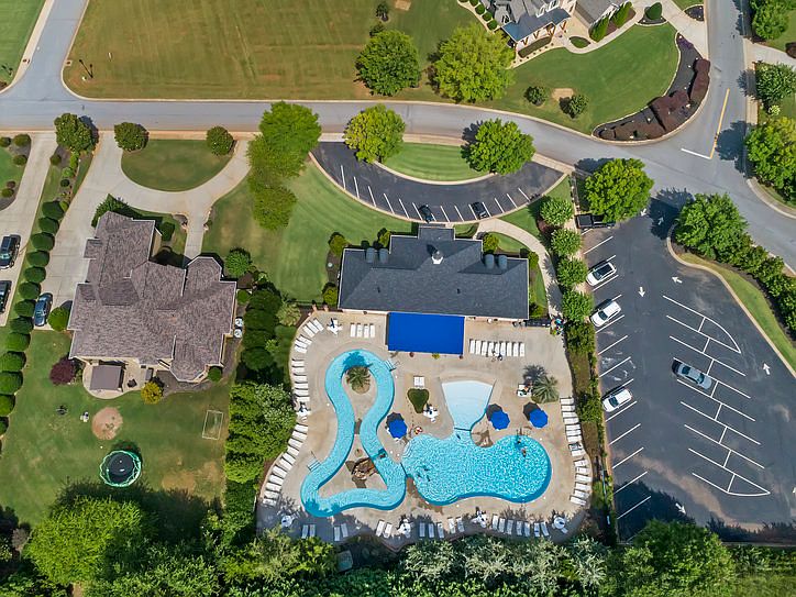 2nd image of 121 Loudwater Dr
