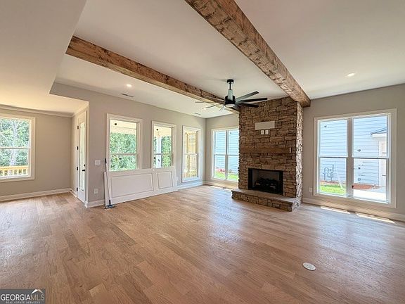 4th image of 100 Loring Ln