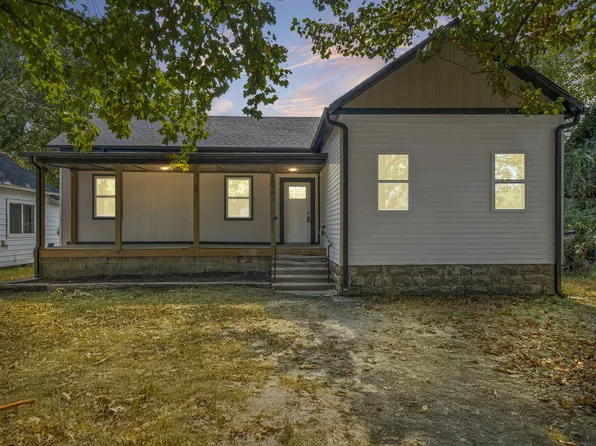 1030 W Chase Street, Springfield, MO 65803